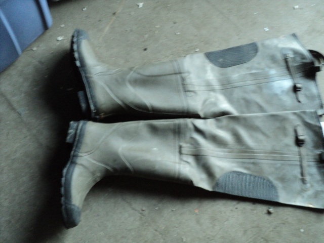 lot 89 image: size 13 Proline waders...