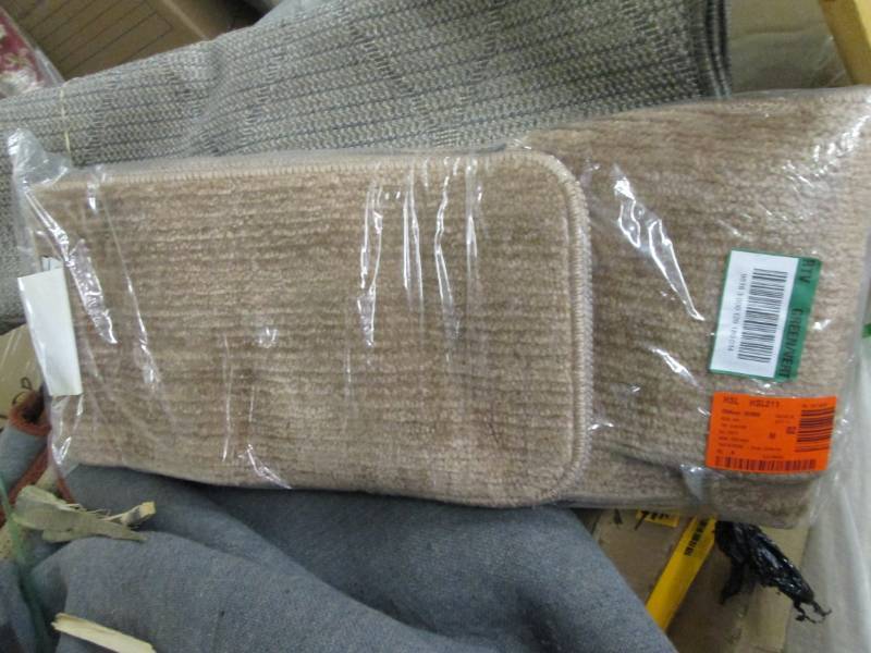 lot 52 image: Ottomanson Softy Collection Beige 9...