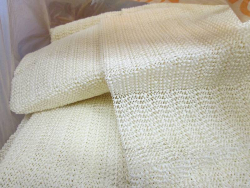 lot 89 image: Linenspa 5 ft. x 8 ft. Rubberized N...