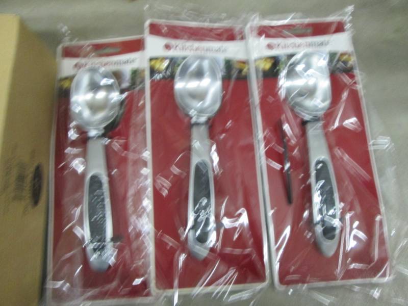 lot 113 image: Lot of 3 Kitchenmate Zinc Alloy Ice...