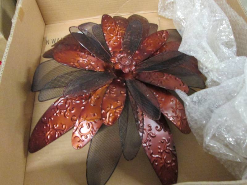 lot 175 image: Wall Flower Sculpture open box Reta...