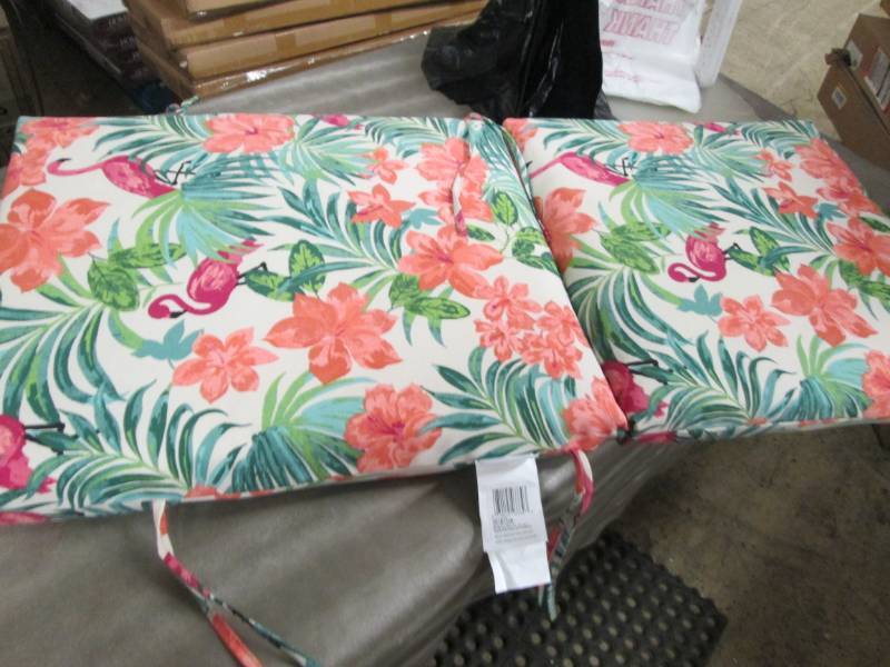 lot 186 image: Lot of 4 Arden Selections Luau Flam...