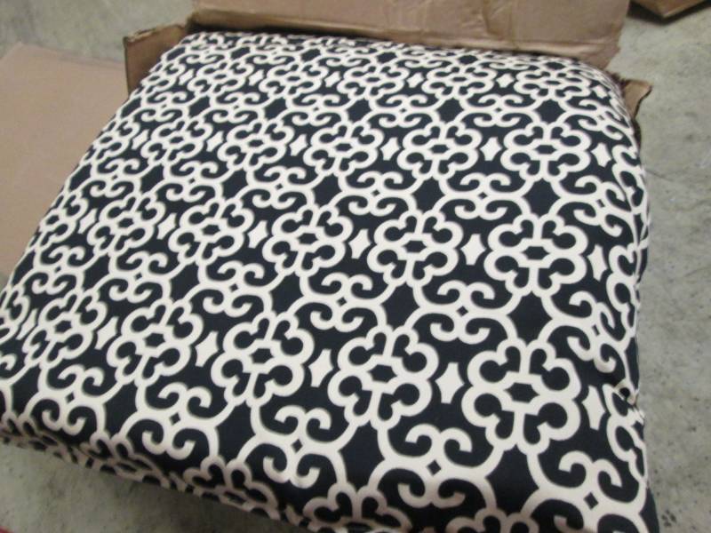 lot 196 image: Plantation Patterns LLC Black Trell...