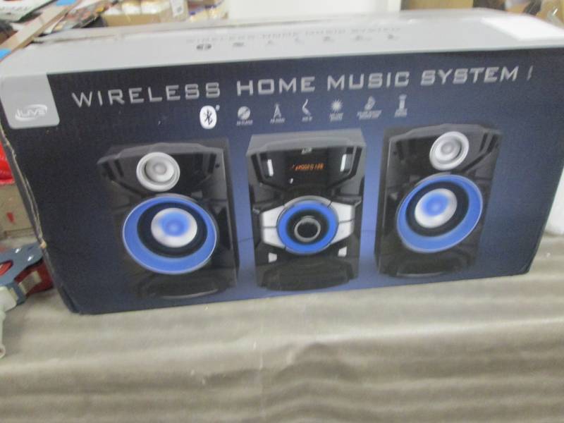 lot 258 image: CD Stereo Music System with FM Radi...