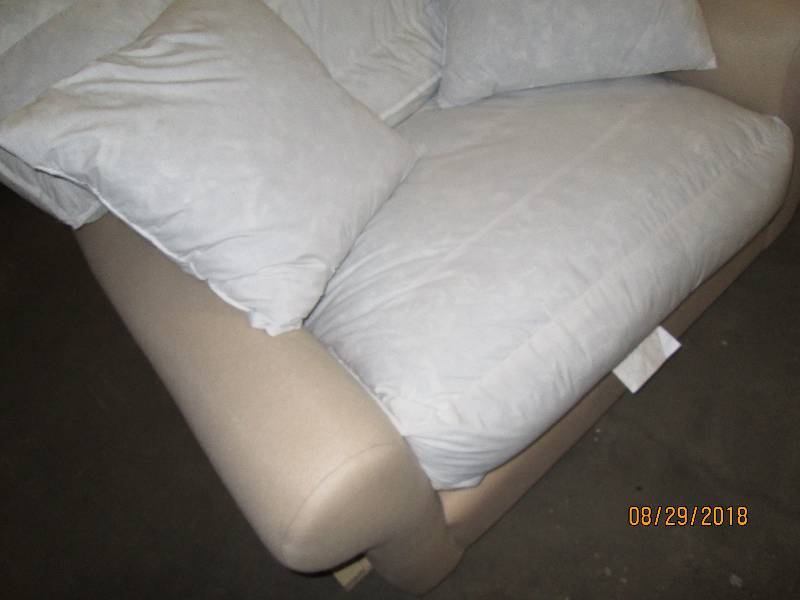 lot 289 image: Down filled Single cushion oversized chair from JC Penneys, Very comfortable, slip cover not included, make one or order online