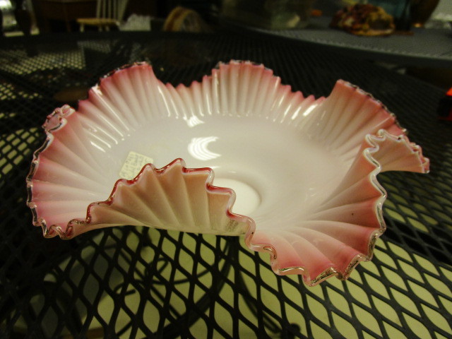 BRIDAL BASKET POSSIBLE FENTON