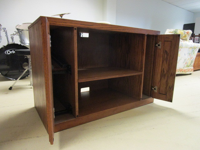 ENTERTAINMENT END TABLE