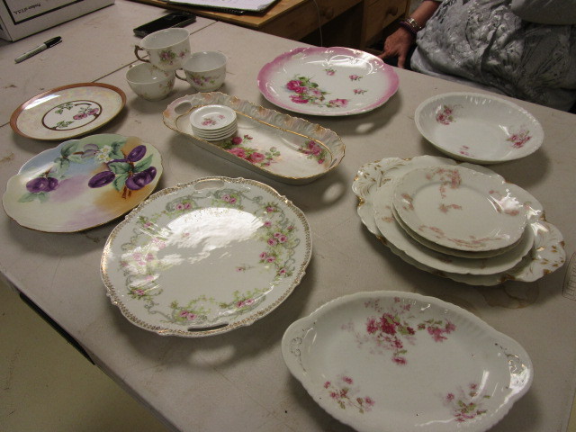ASSORTED PORCELAIN KITCHENWARE