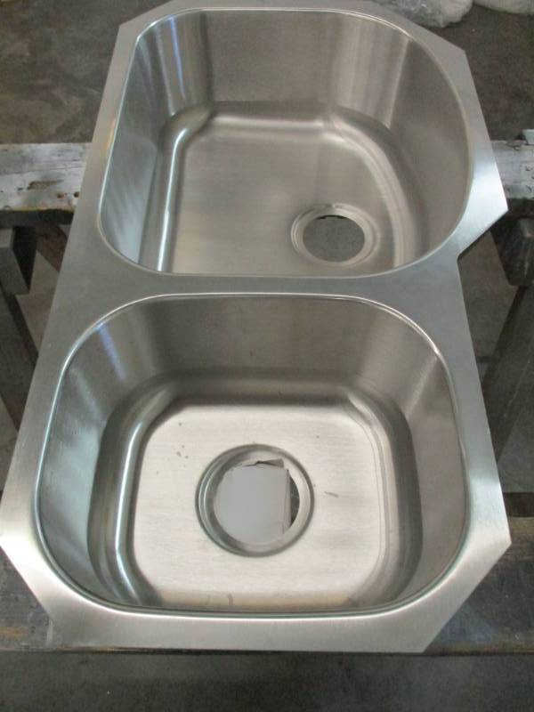 lot 78 image: Stainless Steel RV Sink