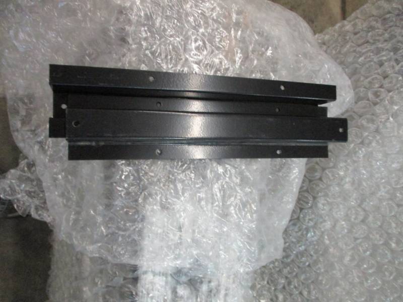 lot 122 image: Dinette Table Leg WBrackets