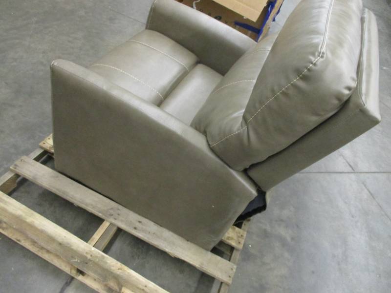 lot 160 image: Leather Recliner