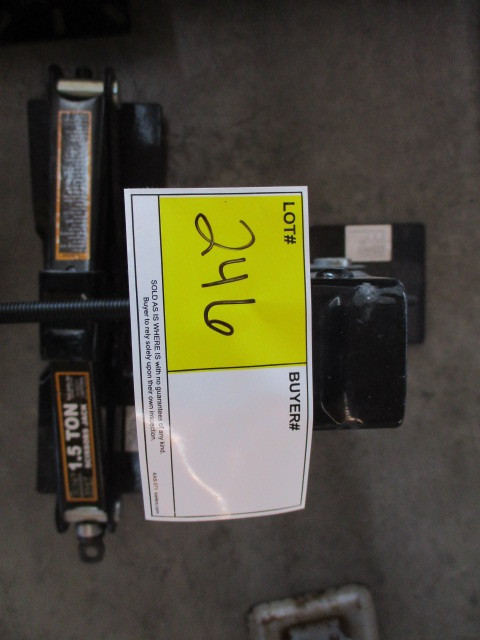 lot 246 image: Set of 2 Stabilizer Jacks