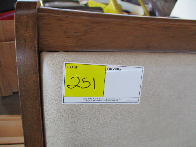 lot 251 image: RV Dinette Chair