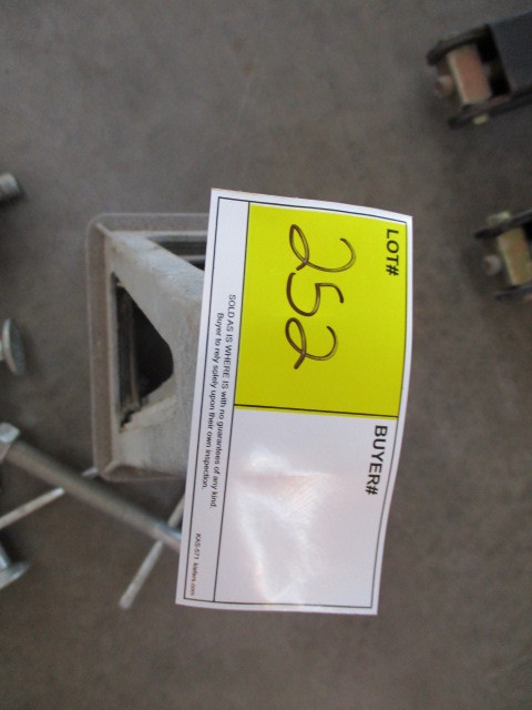 lot 252 image: Set of Jack Stands