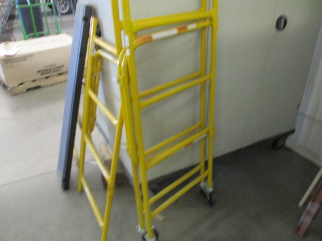 lot 269 image: Yellow Scaffolding on Wheels