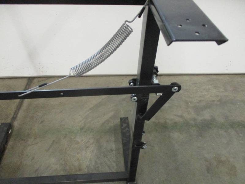 lot 123 image: Dinette Table Leg WBrackets