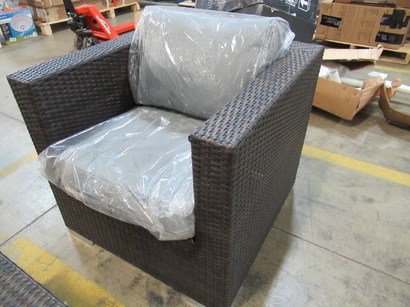 lot 9A image: LAGO COLLECTION ISLES 4-PIECE OUTDOOR PATIO SEATING SET.