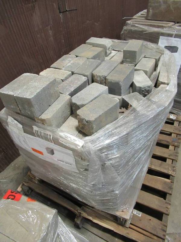 lot 36 image: SplitRock Small 3.5 in. x 3.5 in. x 7 in. Winter Blend Concrete Garden Wall Block (250 Pcs. Plus  Approximately 24.5 Face ft.  Pallet)