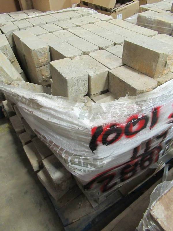 lot 41 image: SplitRock Small 3.5 in. x 3.5 in. x 7 in. Yukon Concrete Garden Wall Block Approximately (288 Pcs.  24.5 Face ft.  Pallet)