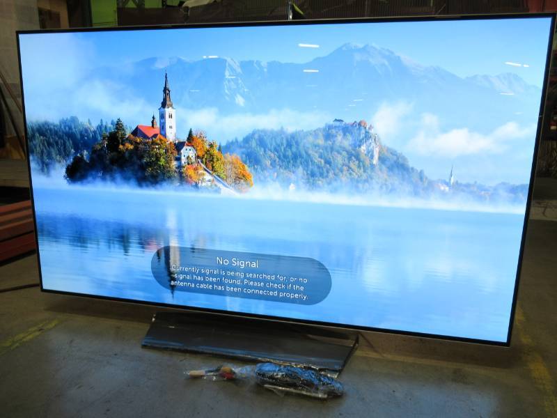 lot 1A image: NEW OUT OF BOX PRISTINE LG Electronics OLED55B7A 55-Inch 4K Ultra HD Smart OLED TV 60Hz (2017 Model)