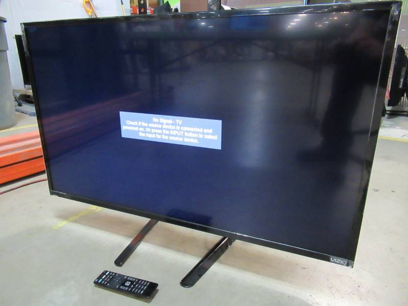 lot 4 image: VIZIO D-series 43 Class (42.50 Diag.) LED Smart TV, D43f-E1 - SMALL SPOT