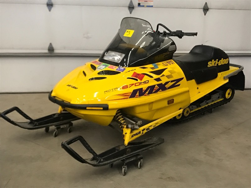 lot 3 image: 1999 Ski-Doo MXZ 670