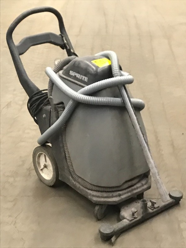 lot 5 image: Advance Floor Cleaner