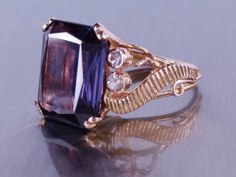 lot 19 image: 11ct Custom Alexandrite & Diamond Estate Ring in 14k Gold