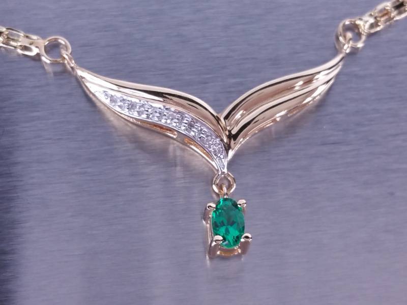lot 29 image: Emerald & Diamond Pendant in 14k Gold