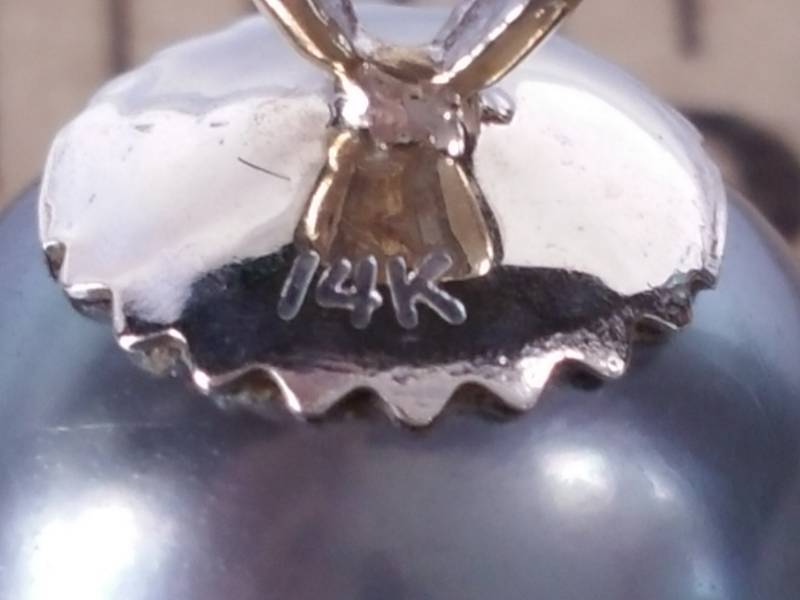 lot 35 image: Tahitian South Sea Pendant in 14k Gold