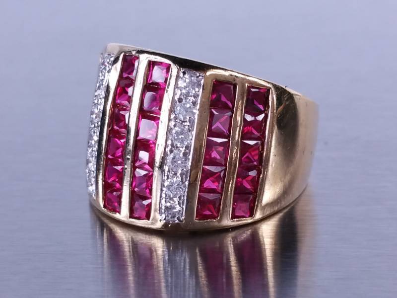 lot 45 image: Beautiful Ruby Custom Estate Ring