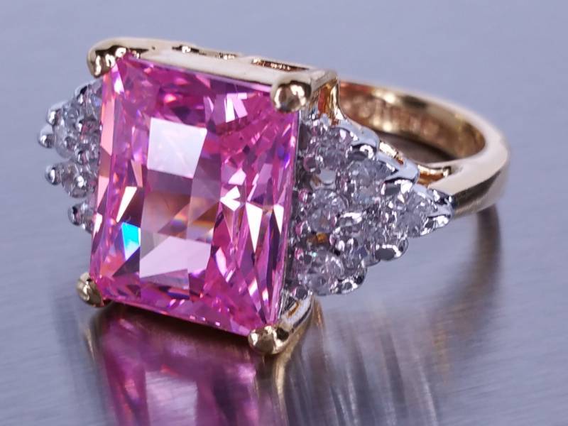 lot 48 image: 12ct Pink Sappihre Estate Ring
