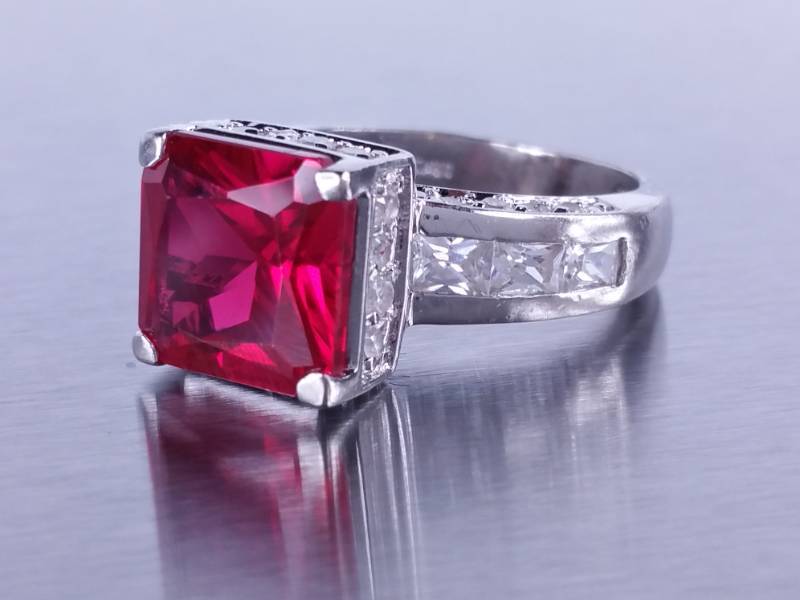 lot 50 image: Ladies 5ct Ruby Estate Ring
