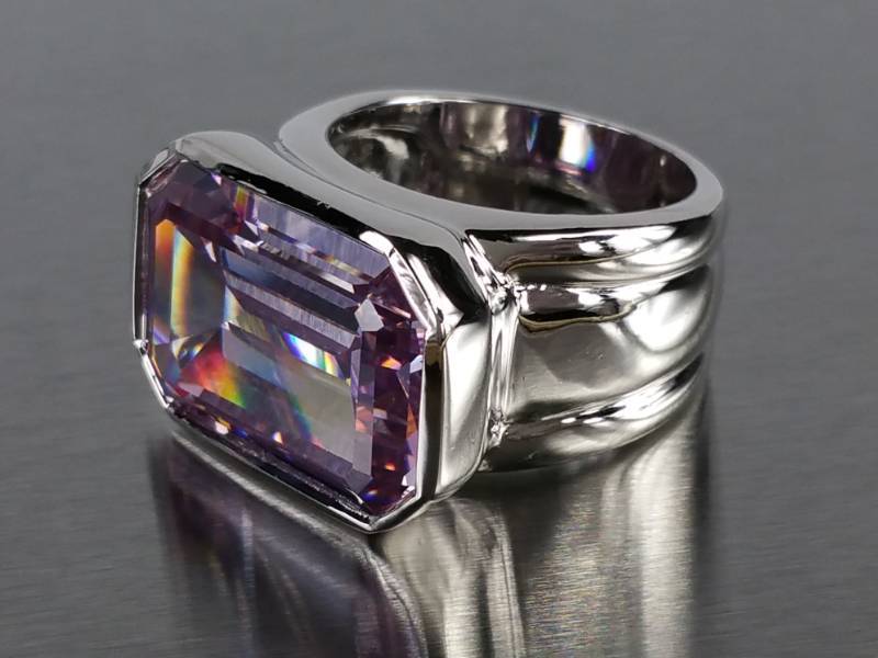 lot 54 image: 16ct Amethyst Estate Ring
