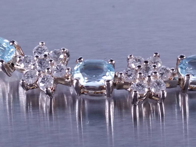 lot 56 image: Ladies Aqua Tennis Bracelet