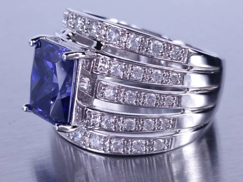 lot 66 image: Tanzanite Estate Ring