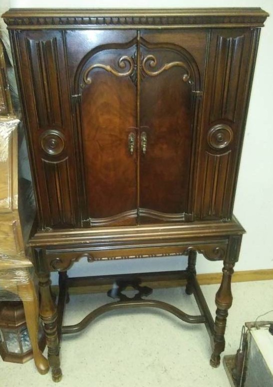 lot 3 image: Antique hutch, dresser excellent.