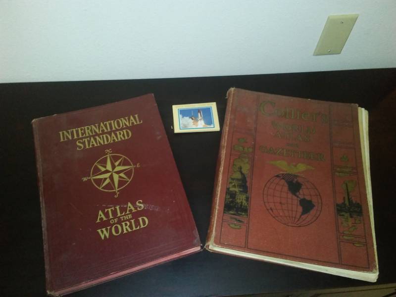 lot 7 image: 2 collectible coffee table books Colliers World Atlas 1937
