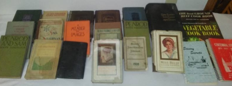 lot 8 image: 22 books some over a hundred years old. Norwegian, English and Husker Du