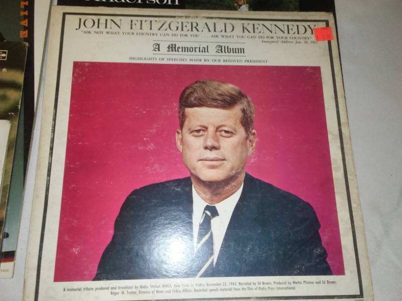 lot 10 image: 60  12in vinyl LP albums.
