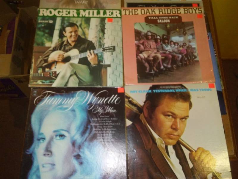 lot 12 image: 60  12in vinyl LP albums.