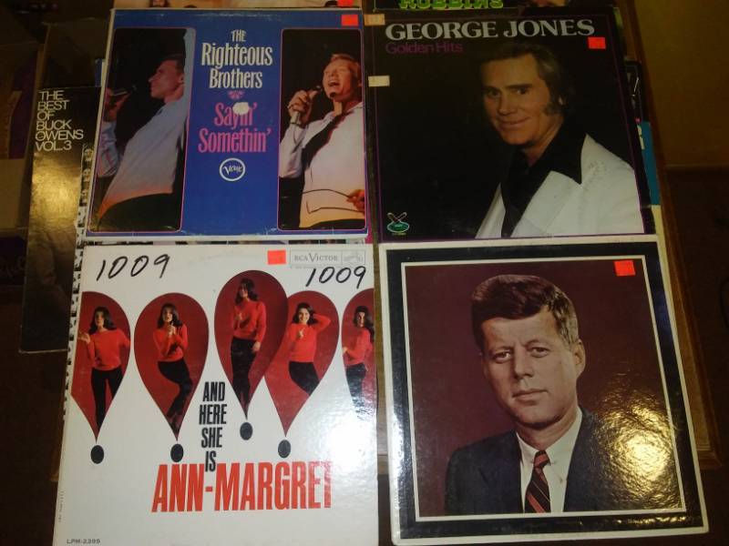 lot 14 image: 60  12in vinyl LP albums.