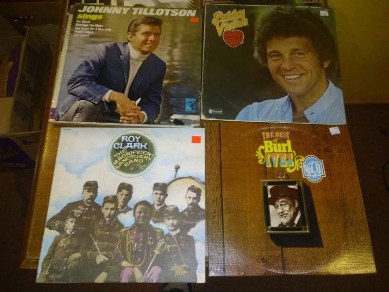 lot 15 image: 60  12in vinyl LP albums.
