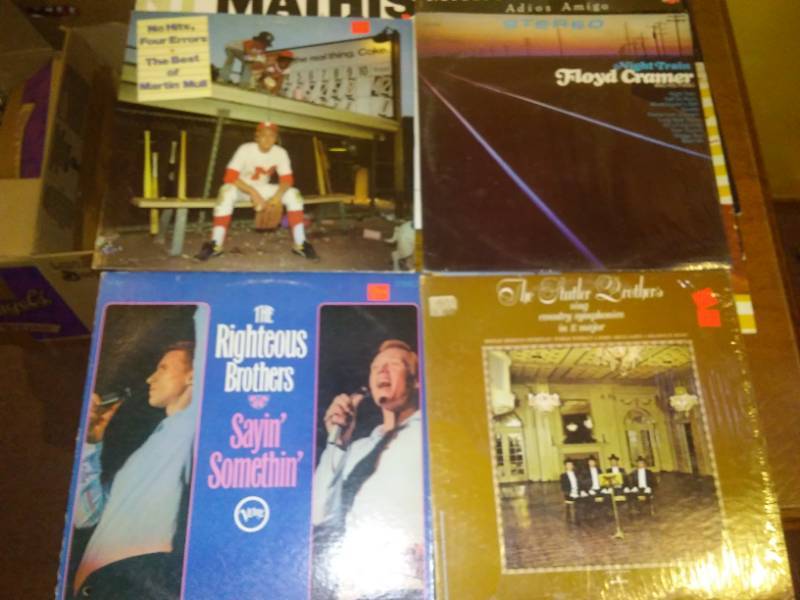 lot 17 image: 60  12in vinyl LP albums.