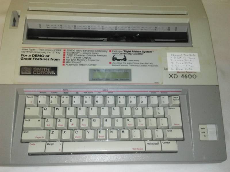 lot 22 image: Vintage Smith Corona electric typewriter model 4600.
