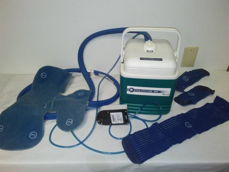 lot 37 image: Breg polar care 300 cold - ice therapy machine complete.