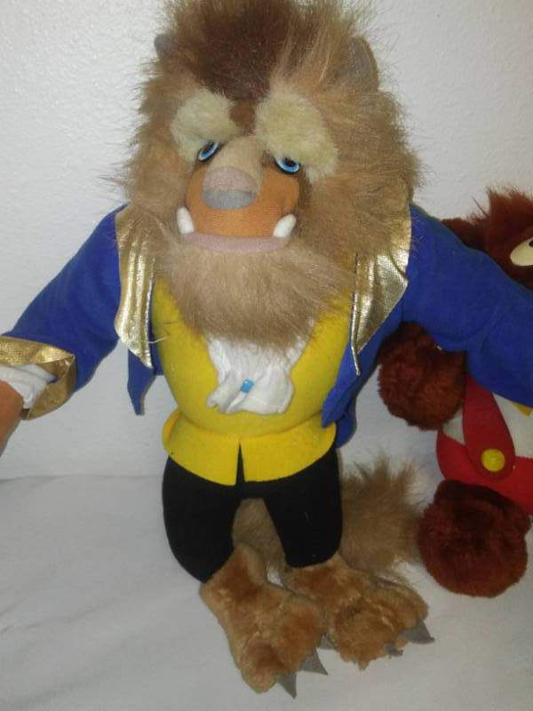 lot 73 image: 7 Collectible stuffed animals