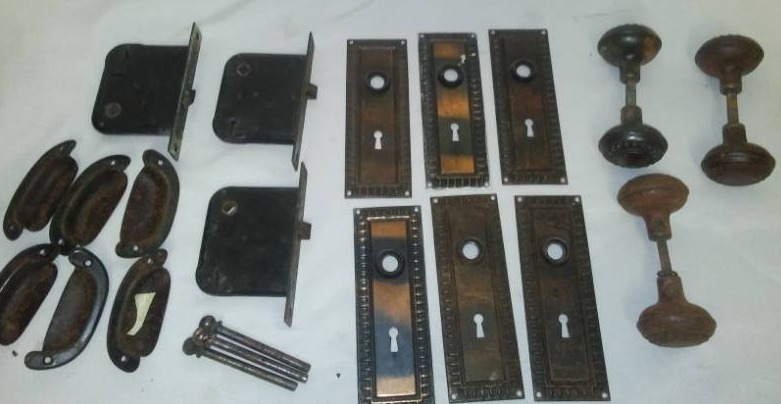 lot 74 image: Vintage door hardware 1926,