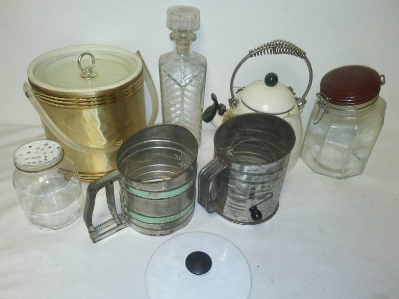 lot 78 image: Vintage kitchen lot