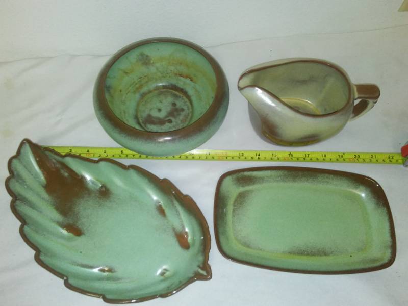 lot 79 image: Frankoma Pottery, 4 pieces, excellent condition